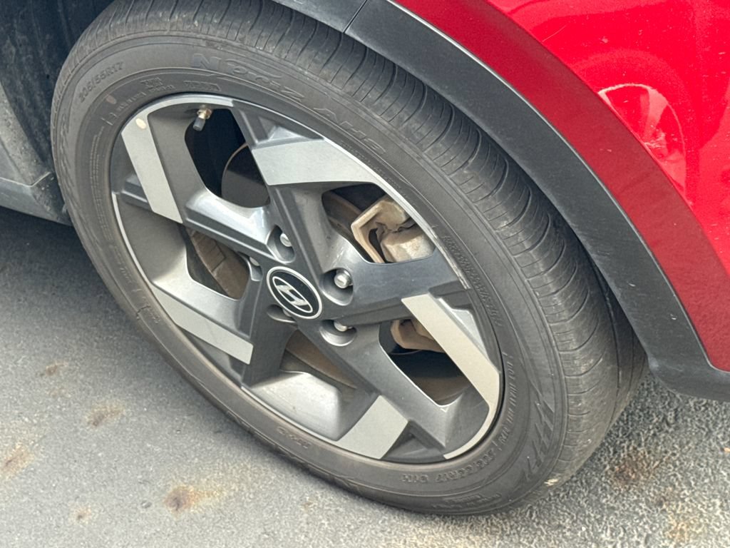 Used 2025 Hyundai Venue SEL FWD image 9