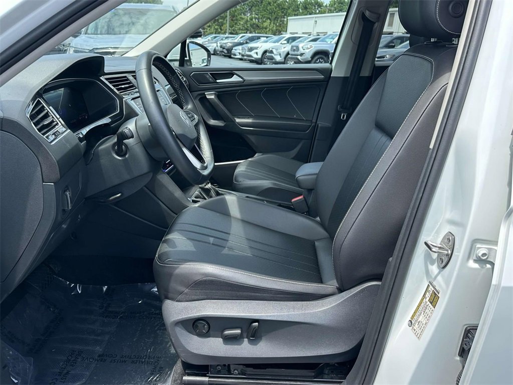 Used 2024 Volkswagen Tiguan SE image 4