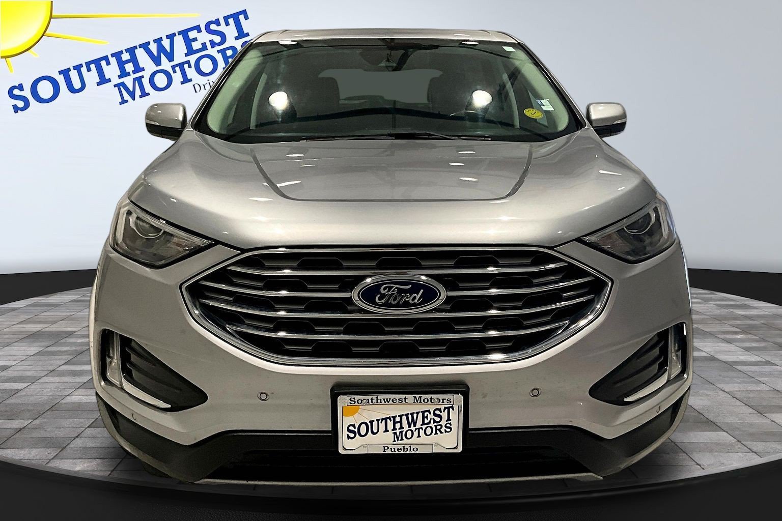 Used 2024 Ford Edge Titanium AWD/4WD image 2