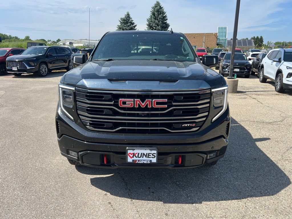 Used 2023 GMC Sierra 1500 AT4 w/ AT4 Premium Package AWD/4WD image 4