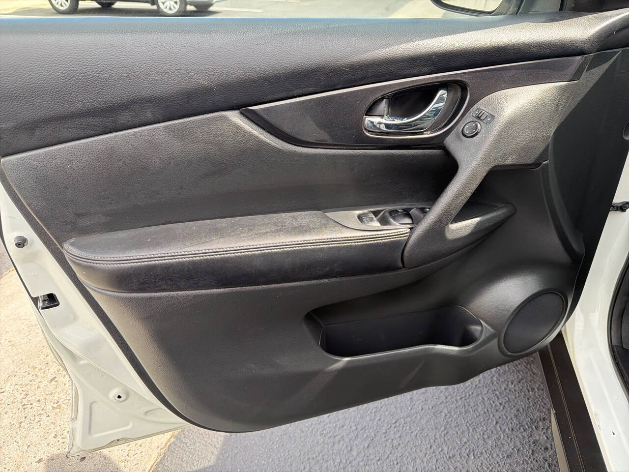 Used 2017 Nissan Rogue S FWD image 11