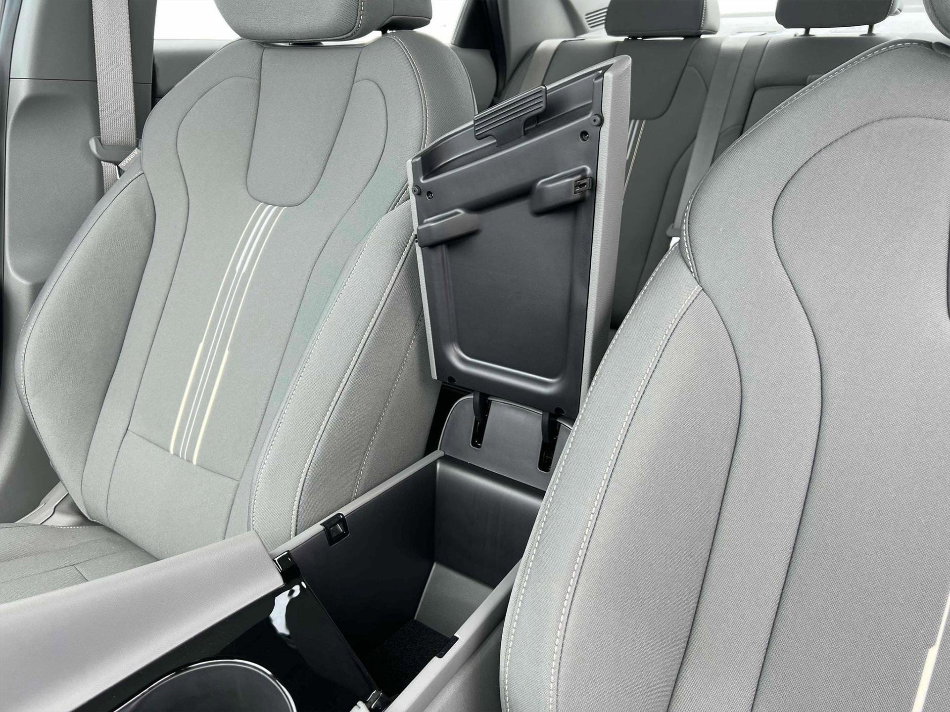 New 2024 Hyundai Elantra SEL w/ Convenience Package image 18