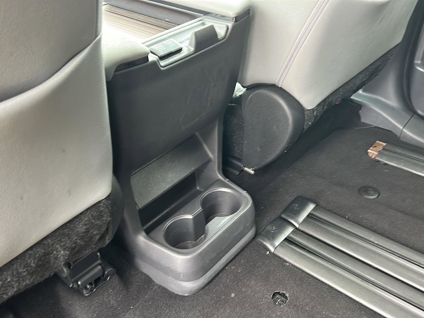 Used 2024 Toyota Sienna XLE FWD image 26