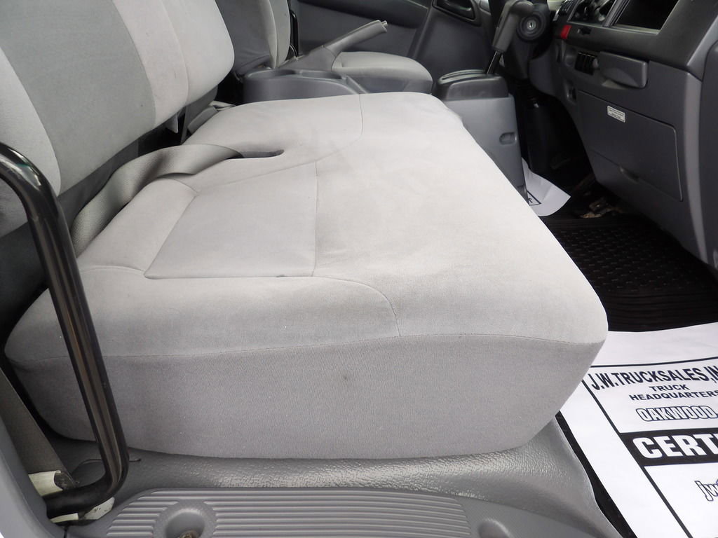 Used 2020 Isuzu NPR RWD image 29