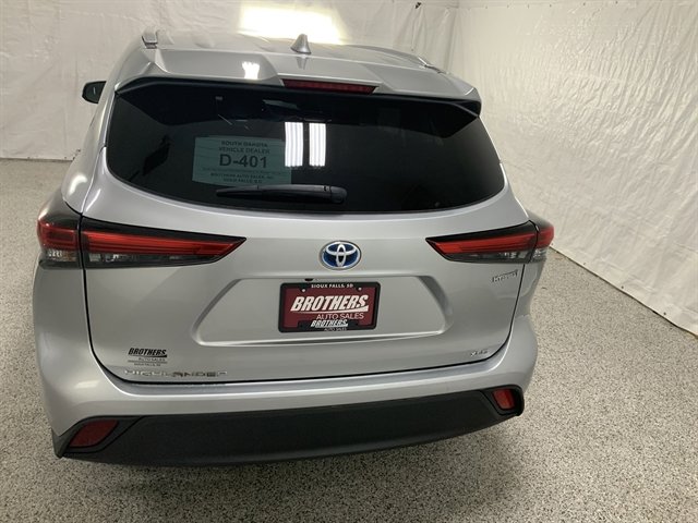 Used 2022 Toyota Highlander XLE AWD/4WD image 6