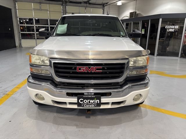 Used 2004 GMC Sierra 2500 SLT w/ Heavy-Duty Power Package AWD/4WD image 9