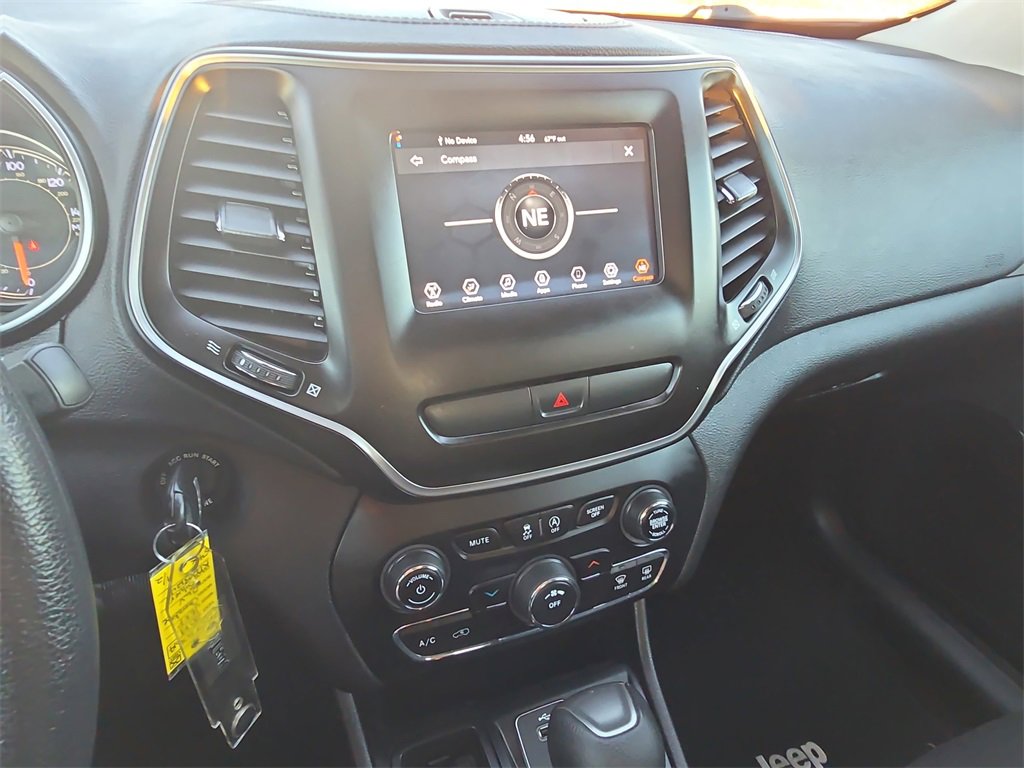 Used 2019 Jeep Cherokee Latitude w/ Popular Appearance Group image 22