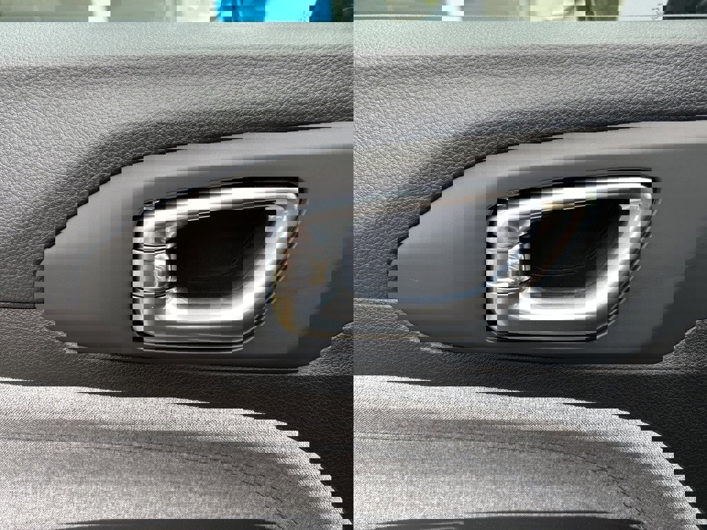 New 2025 Jeep Compass Sport image 17