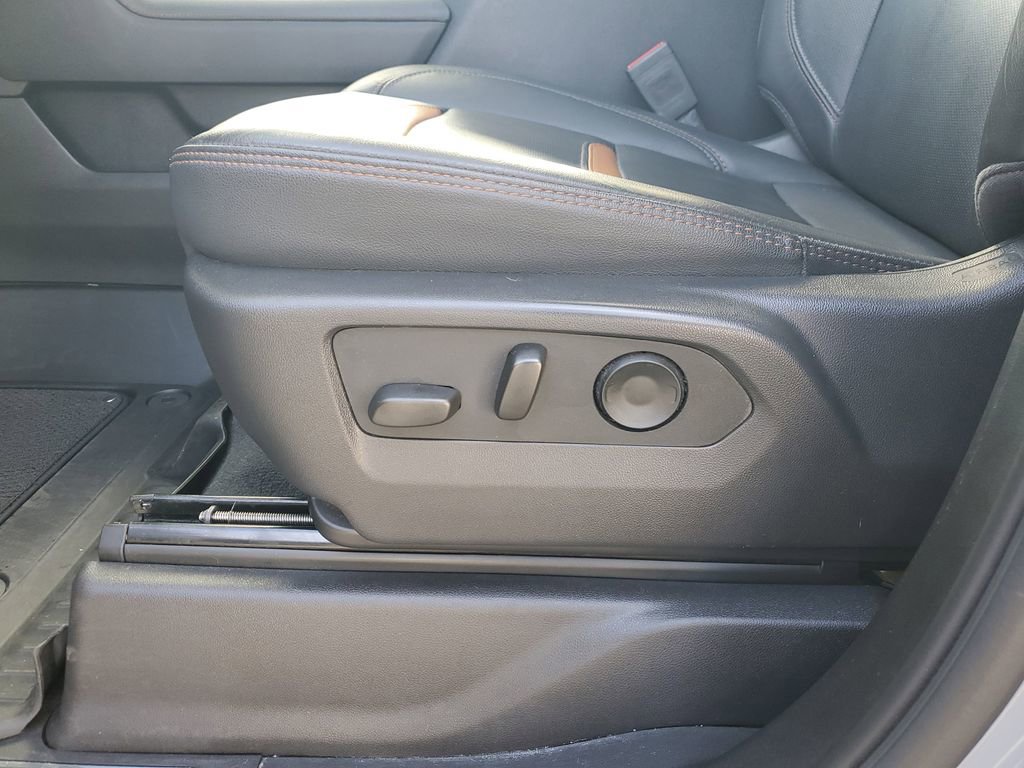 Used 2025 GMC Sierra 2500 AT4 image 19