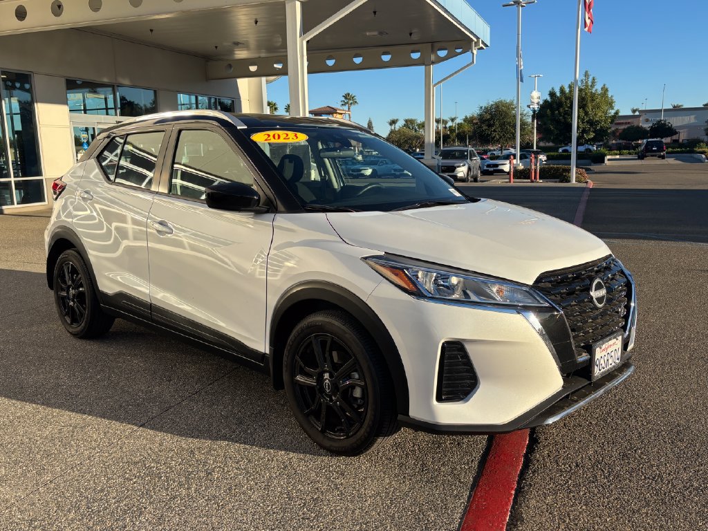 Used 2023 Nissan Kicks SV FWD image 3