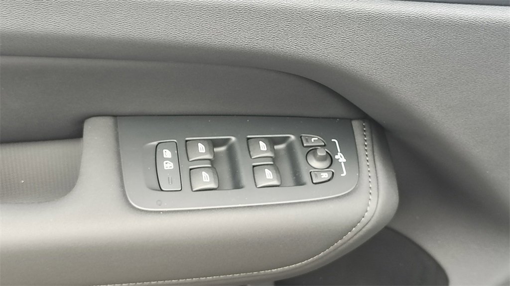 New 2026 Volvo XC60 B5 Ultra w/ Climate Package image 10