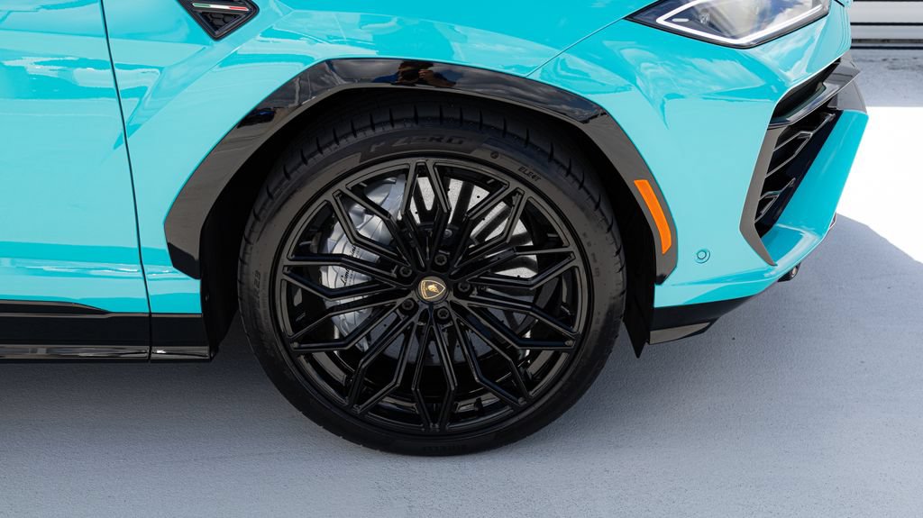 Used 2025 Lamborghini Urus SE AWD/4WD image 3