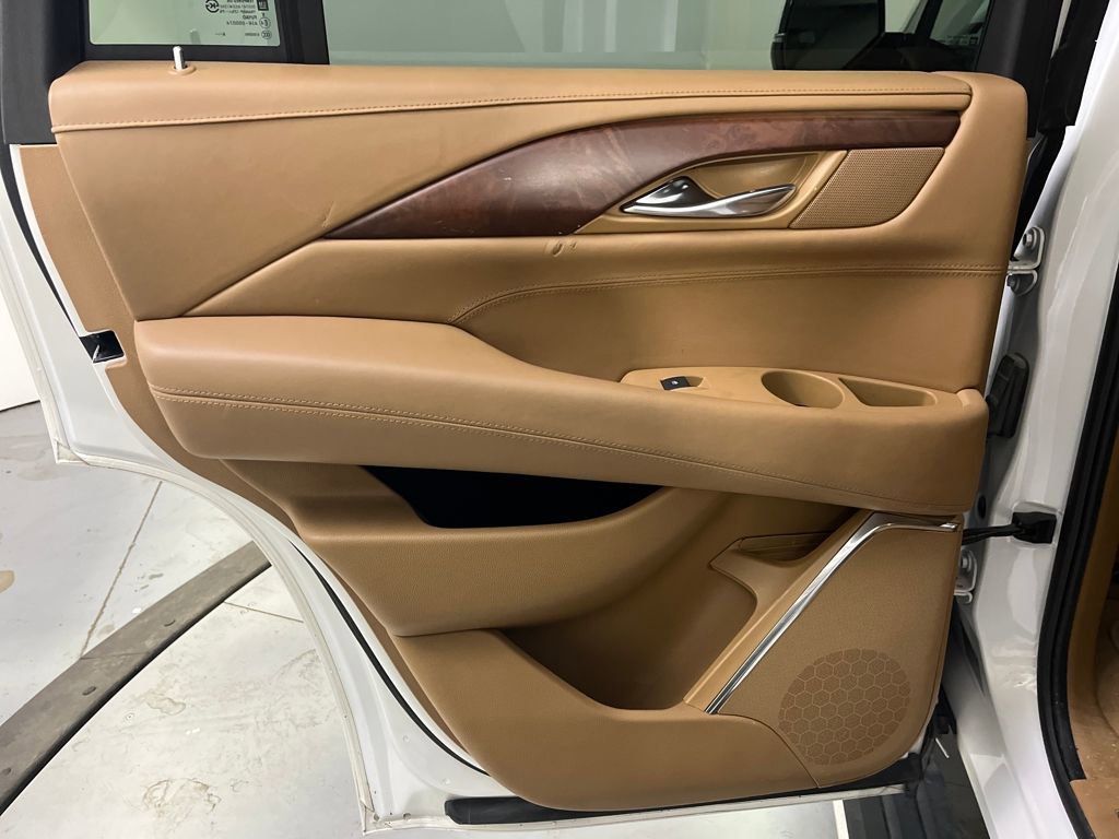 Used 2017 Cadillac Escalade Platinum image 28