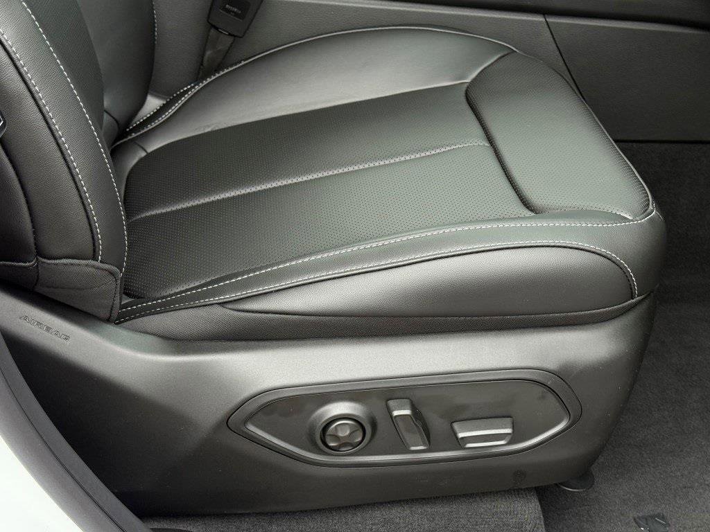 New 2025 Jeep Grand Cherokee L Limited w/ Luxury Tech Group II image 9