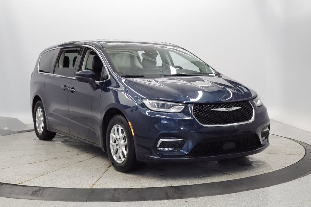 Certified 2023 Chrysler Pacifica Touring-L FWD image 9