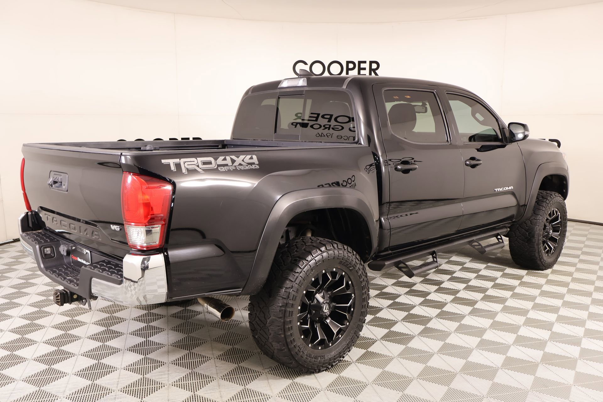 Used 2017 Toyota Tacoma TRD Off-Road w/ Tow Package (A/T) AWD/4WD image 20