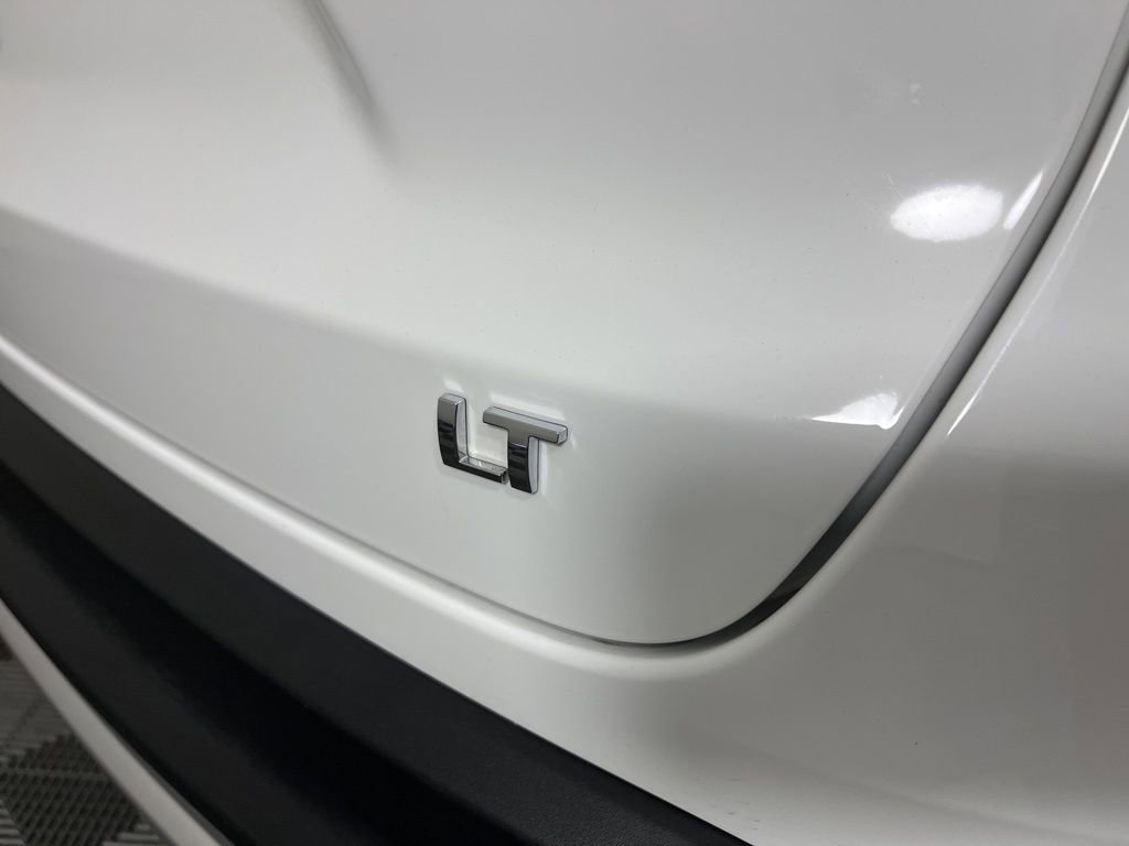 Used 2025 Chevrolet Trax LT w/ LT Convenience Package image 4