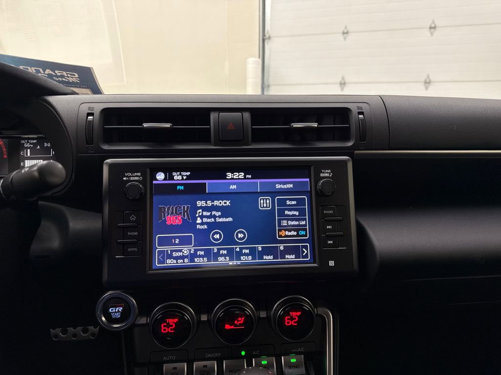 Used 2025 Toyota GR86 Premium w/ ALL Weather Mat Package (TMS) RWD image 17