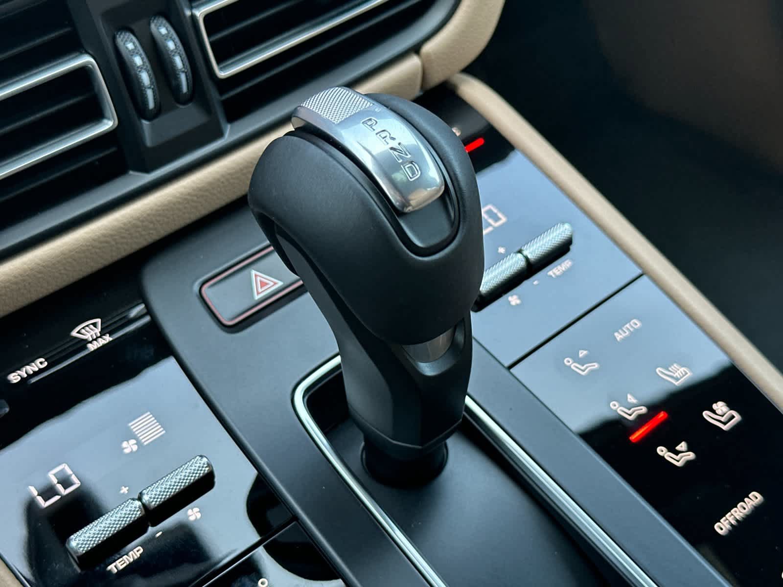 Certified 2025 Porsche Macan AWD/4WD image 24