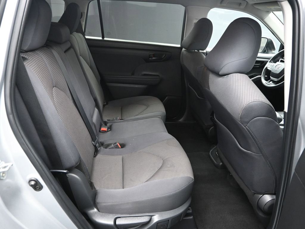 Used 2024 Toyota Highlander LE image 35