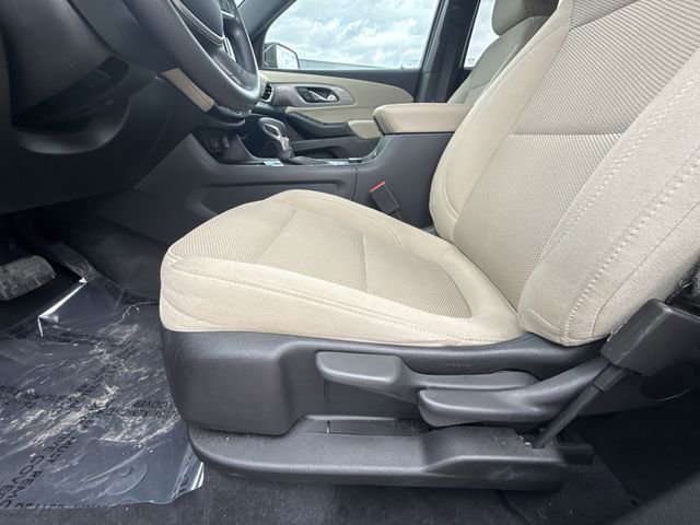 Used 2023 Chevrolet Traverse LS image 12