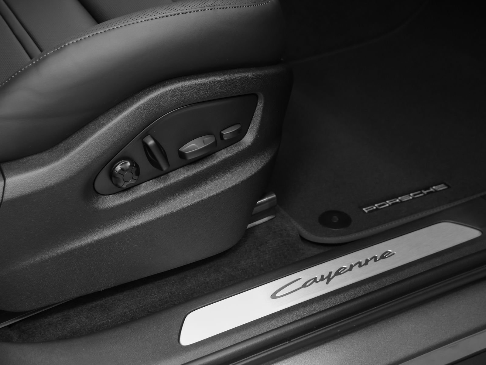 New 2026 Porsche Cayenne E-Hybrid Coupe AWD/4WD image 20