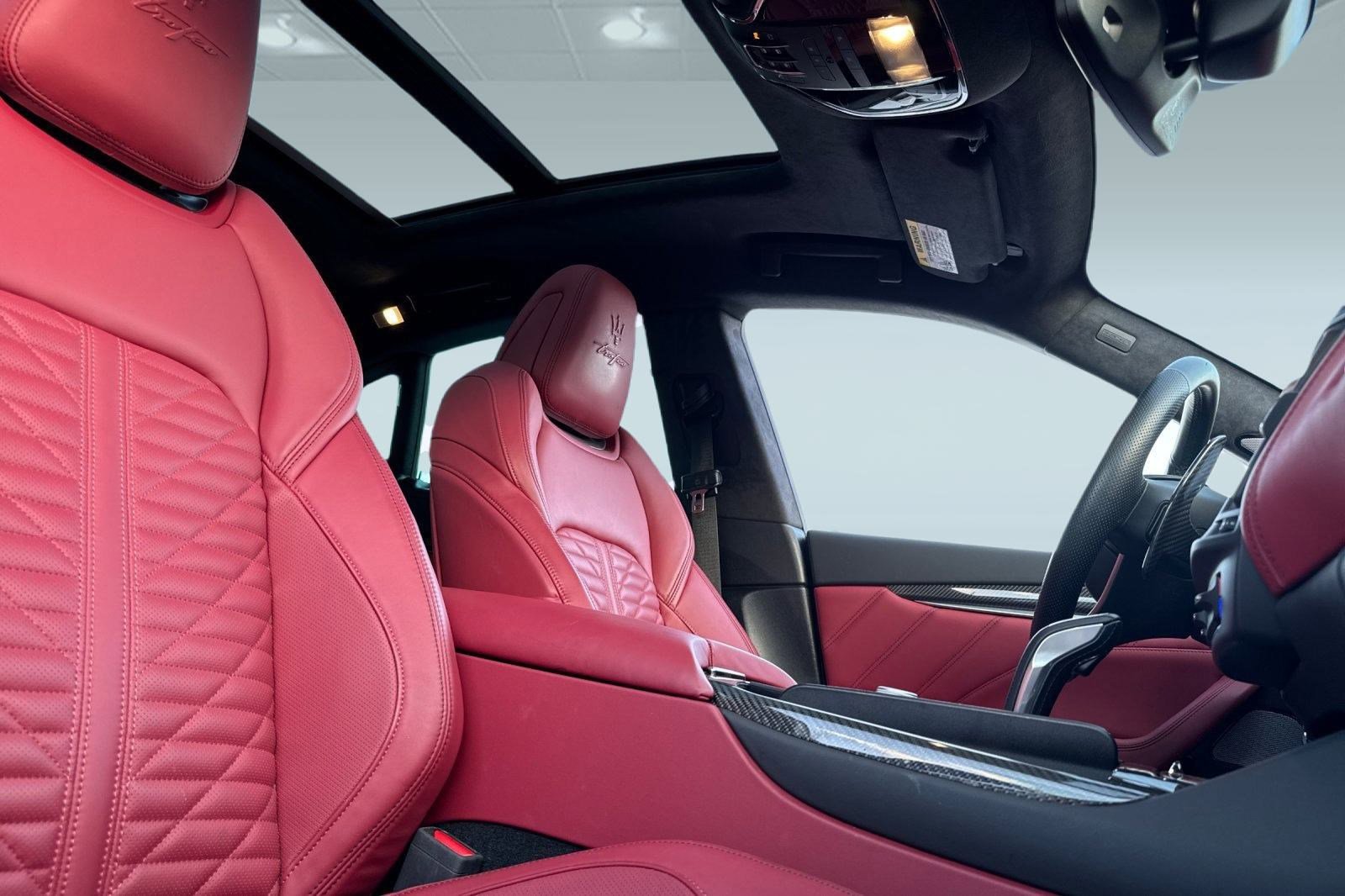 Used 2023 Maserati Levante Trofeo image 32