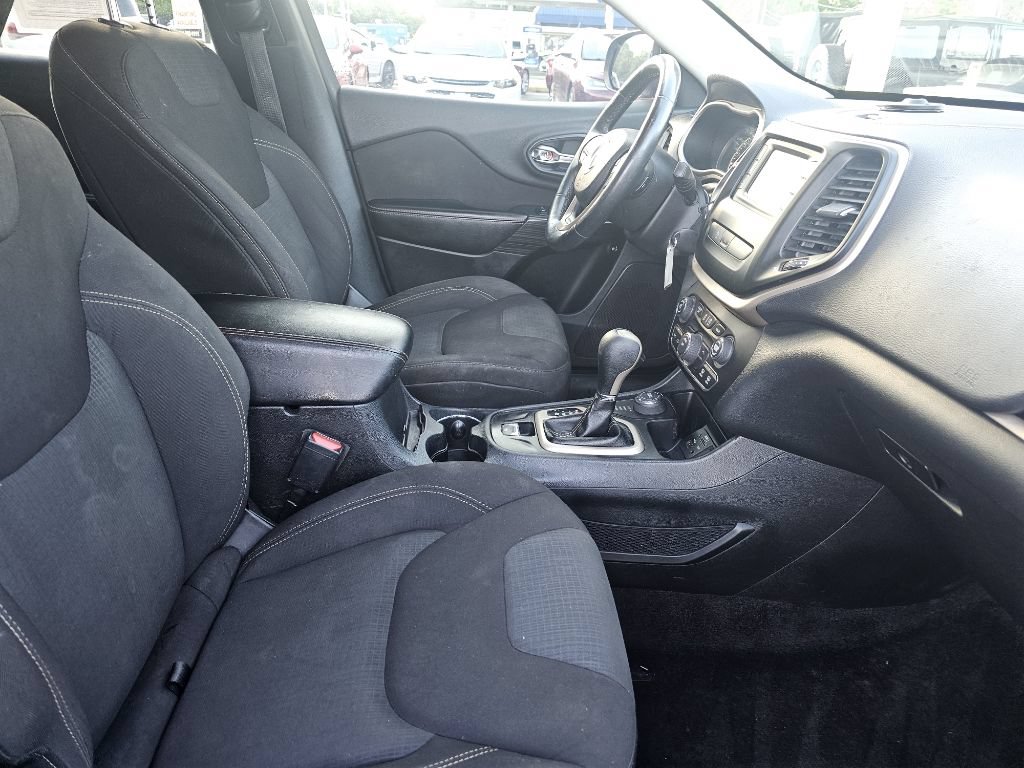 Used 2016 Jeep Cherokee Latitude w/ Safety/Convenience Group AWD/4WD image 48