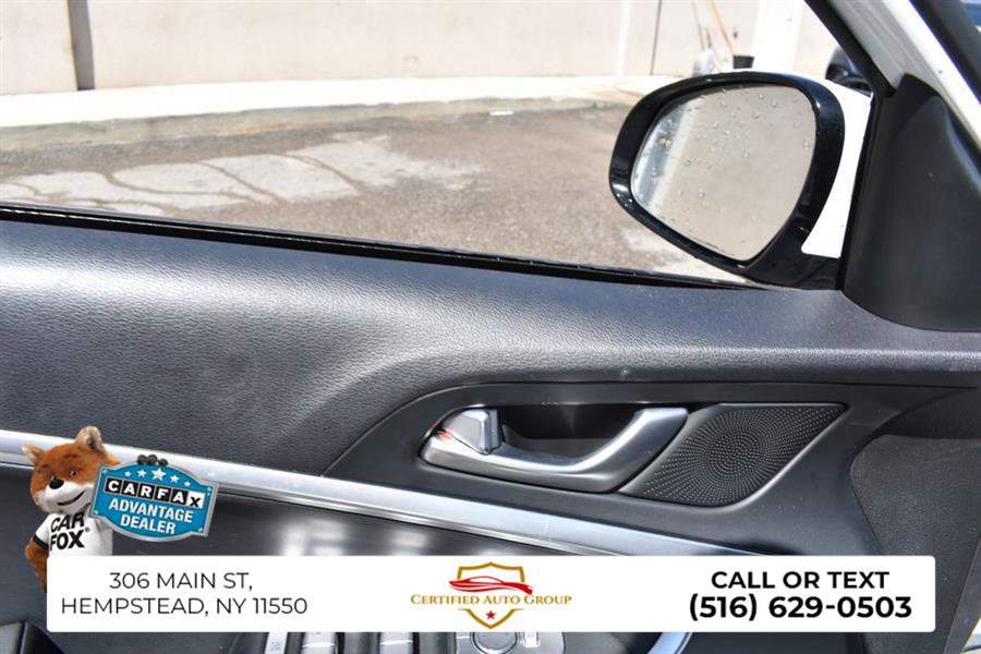 Used 2025 Genesis G70 2.5T image 13