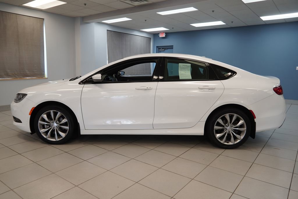 Used 2015 Chrysler 200 S w/ Comfort Group image 2