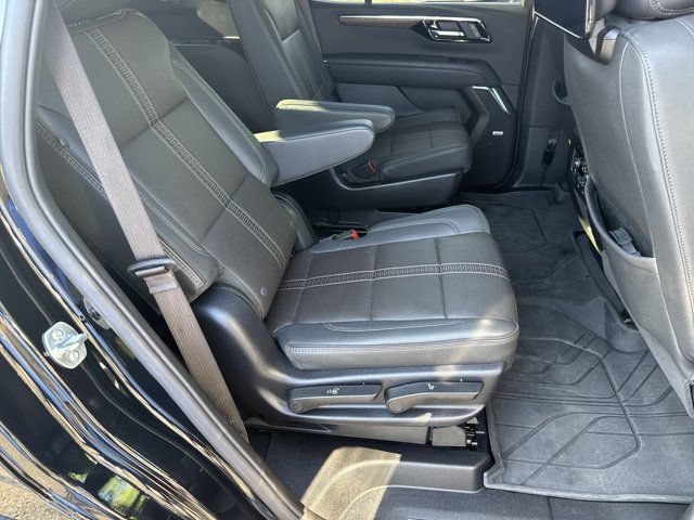 Used 2025 Chevrolet Tahoe High Country AWD/4WD image 17