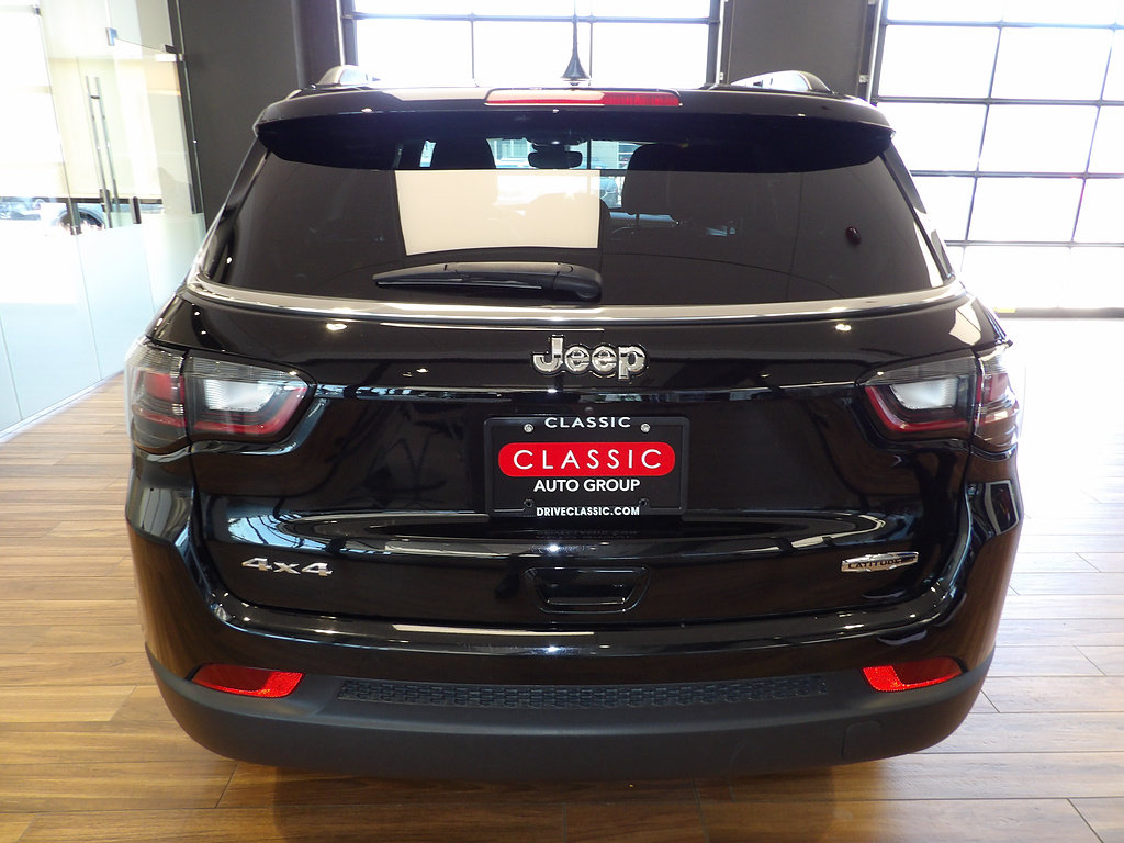 Used 2023 Jeep Compass Latitude w/ Sun and Sound Group AWD/4WD image 7