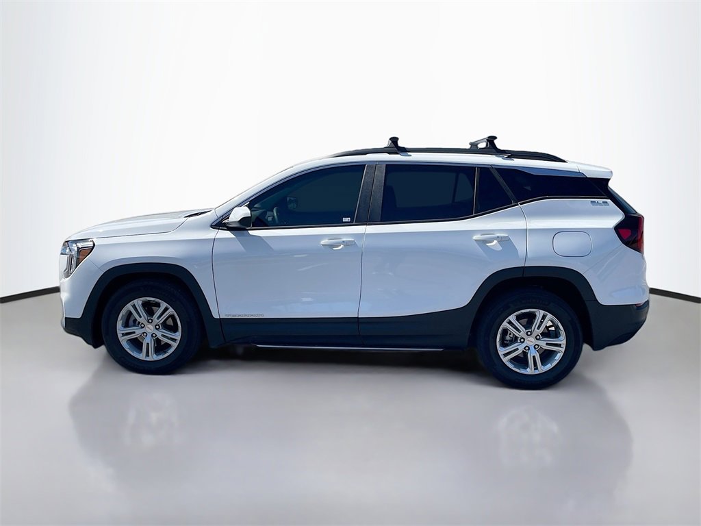 Used 2022 GMC Terrain SLE w/ Driver Convenience Package image 3