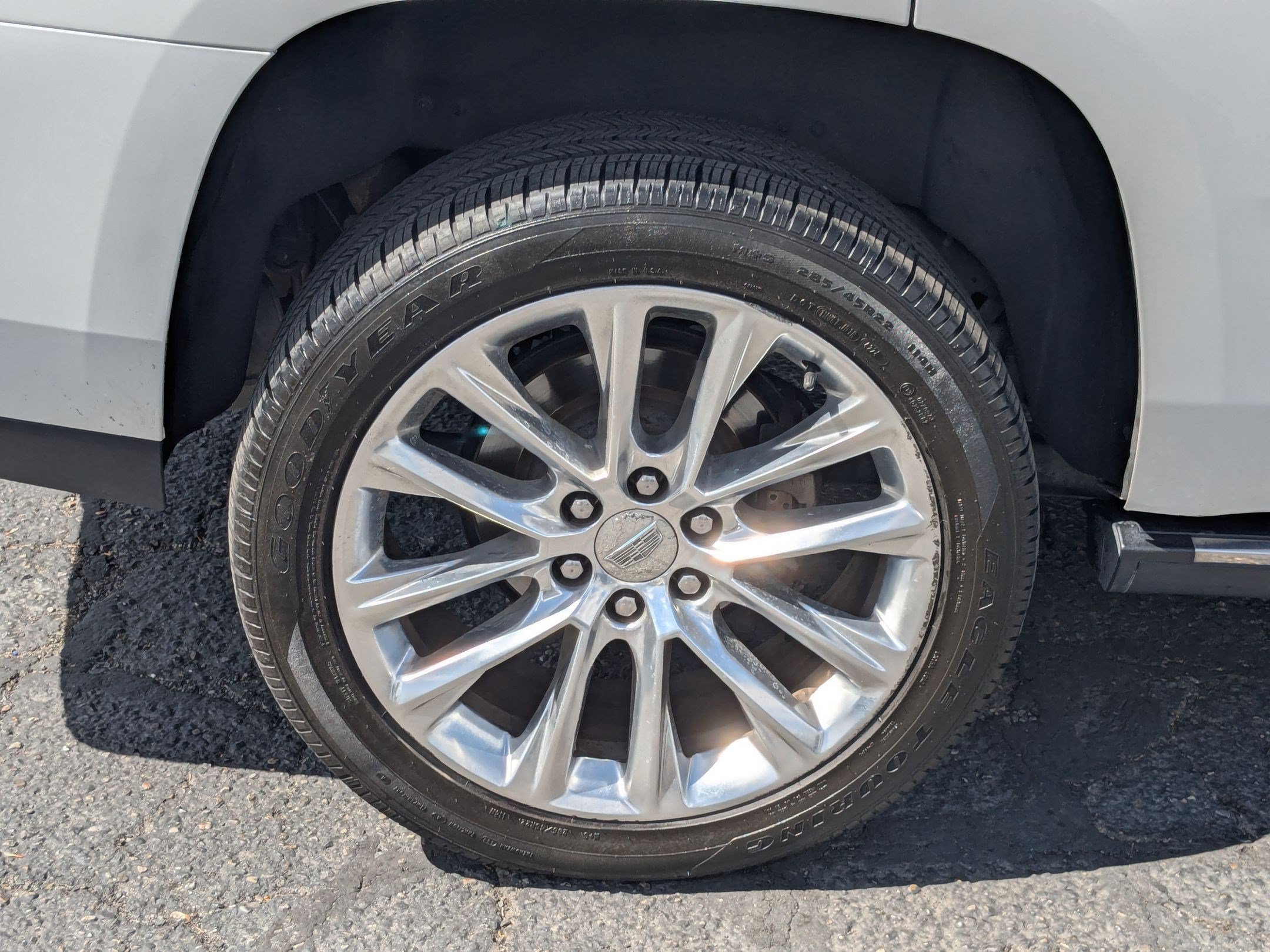 Certified 2020 Cadillac Escalade Premium Luxury AWD/4WD image 13