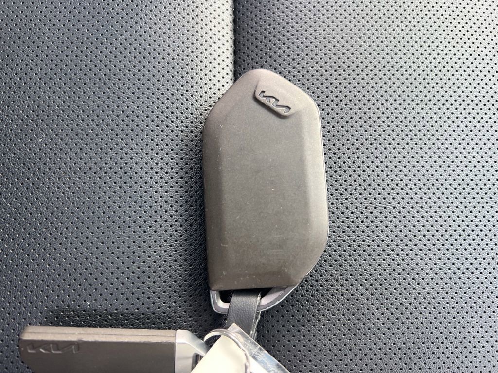 Certified 2023 Kia Telluride S w/ S Sunroof Package image 26