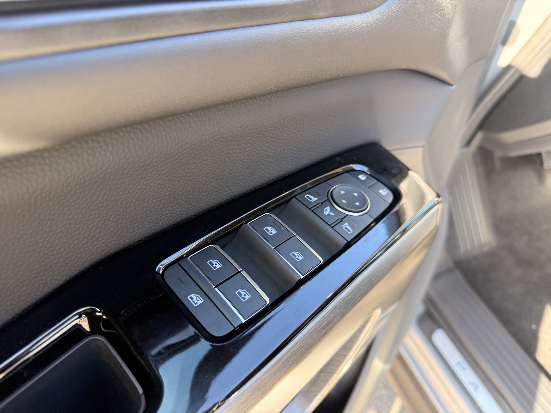 New 2025 Nissan Pathfinder Platinum image 12