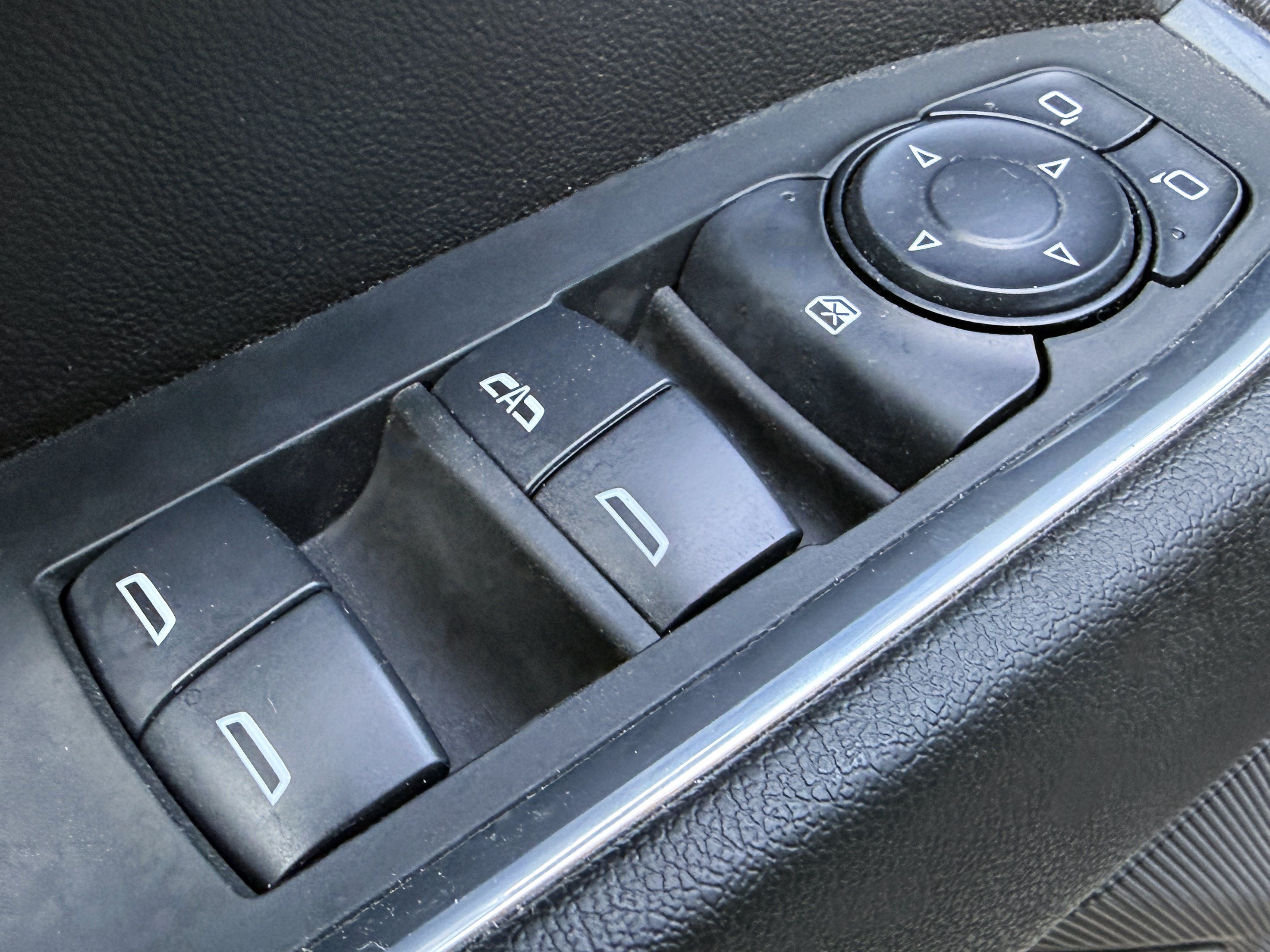 Used 2024 Chevrolet Silverado 1500 LT Trail Boss w/ Convenience Package II AWD/4WD image 5