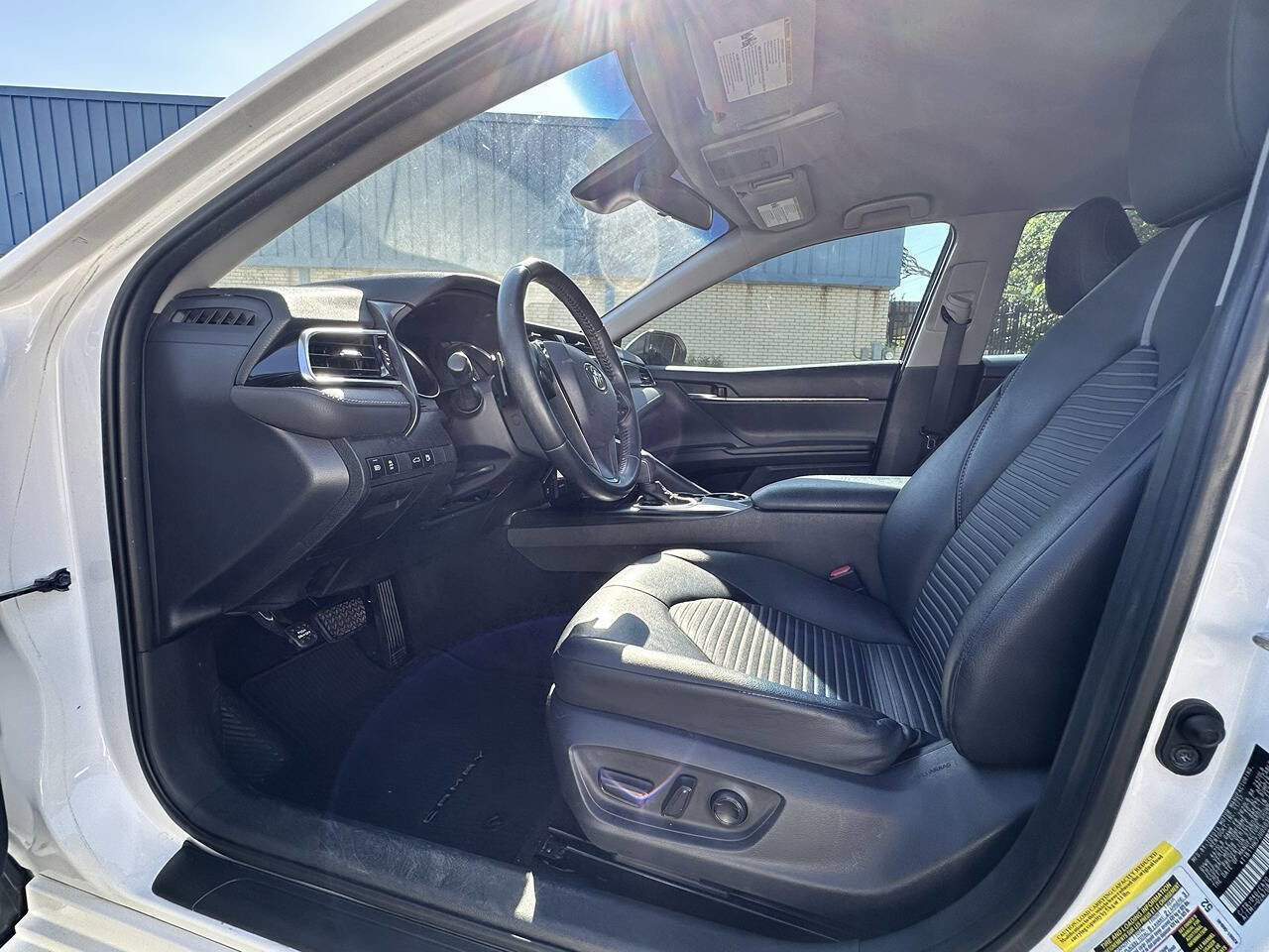 Used 2018 Toyota Camry SE FWD image 15