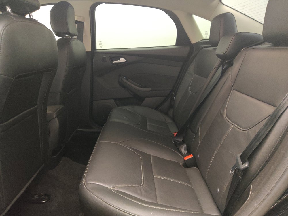 Used 2018 Ford Focus Titanium w/ Titanium Technology Package FWD image 18