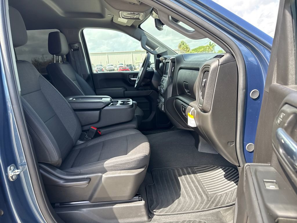 Used 2025 Chevrolet Silverado 2500 Custom w/ Custom Value Package image 25