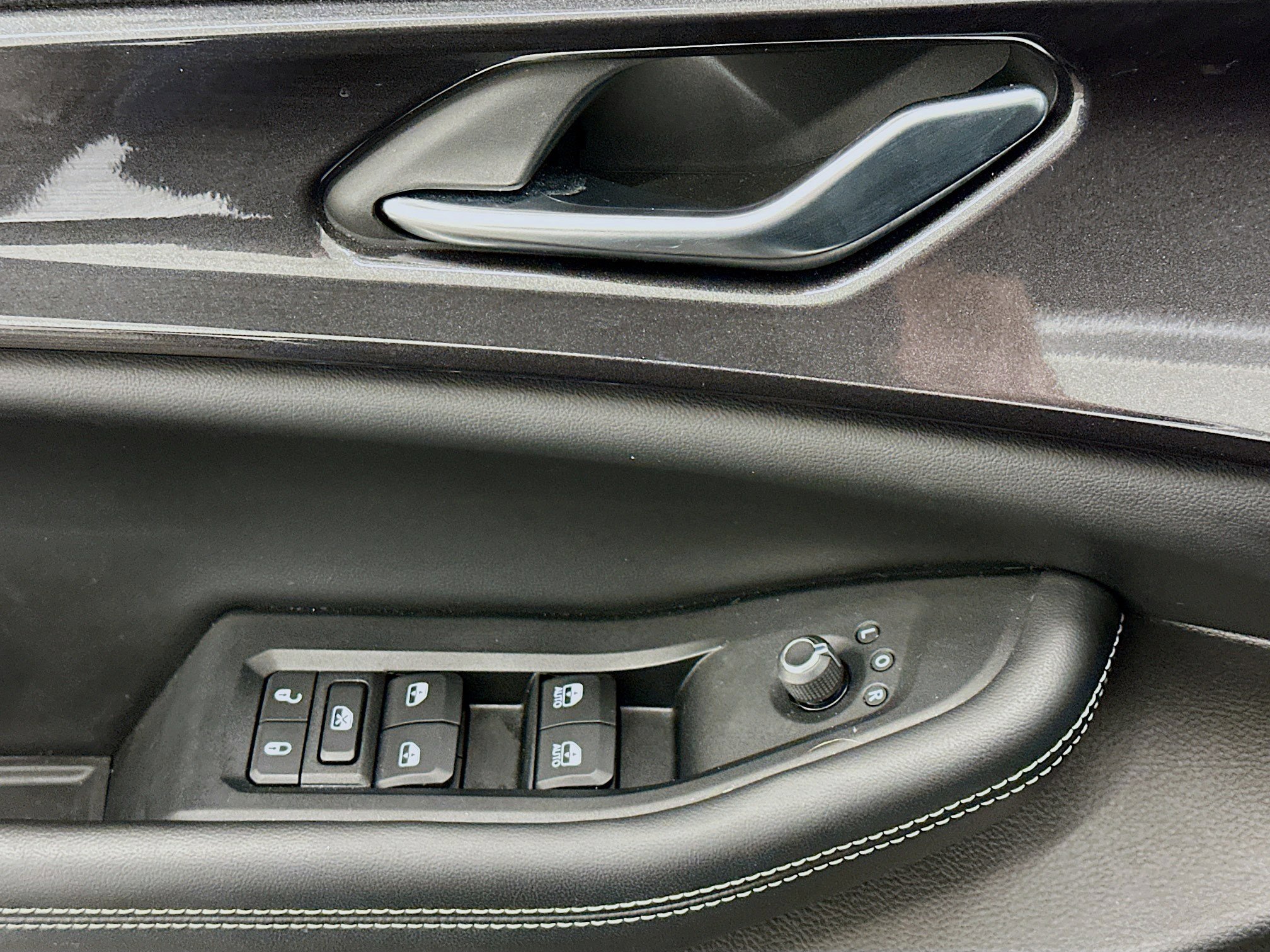 Used 2023 Jeep Grand Cherokee L Laredo image 15