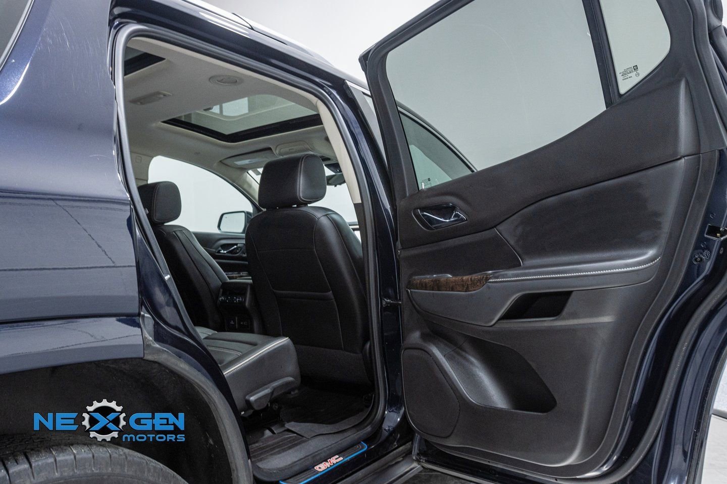 Used 2021 GMC Acadia Denali w/ Denali Ultimate Package image 31