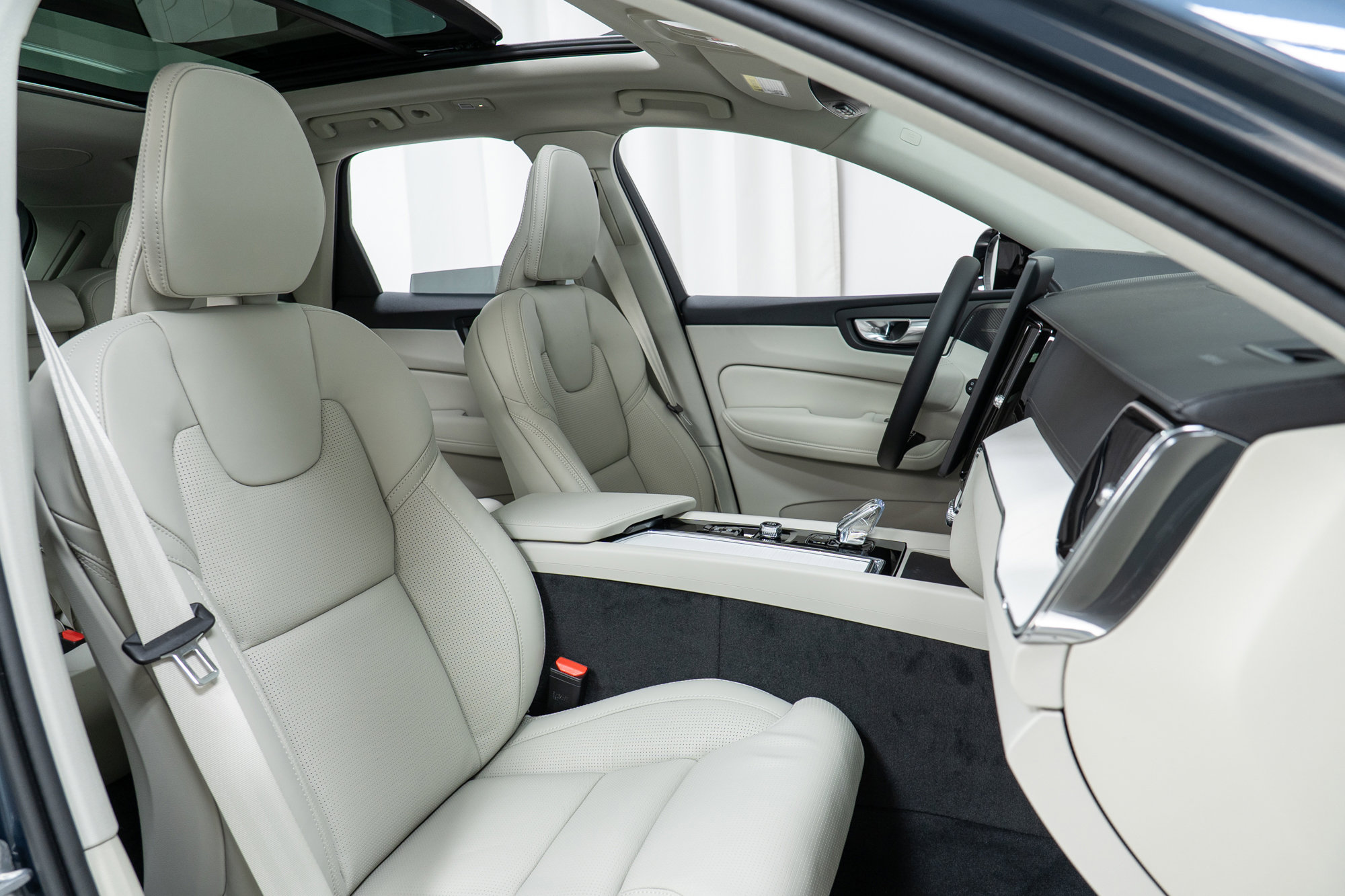 New 2026 Volvo XC60 B5 Ultra w/ Climate Package image 22