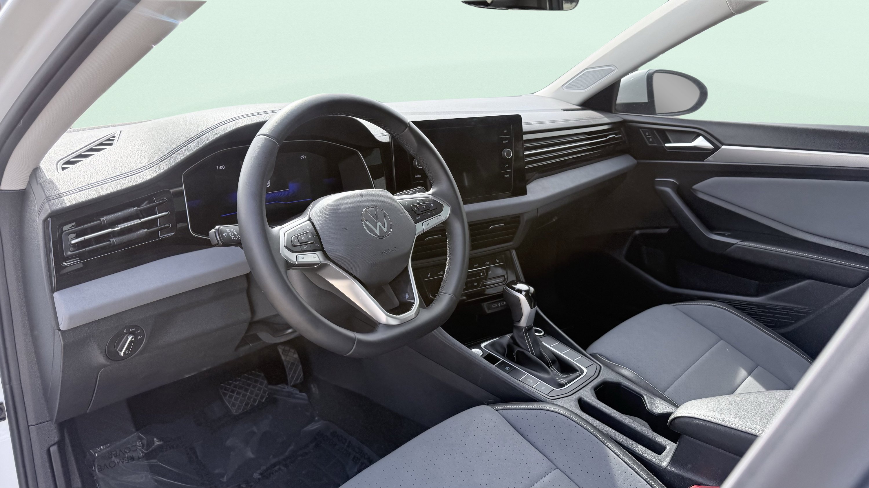 Used 2025 Volkswagen Jetta SE FWD image 26
