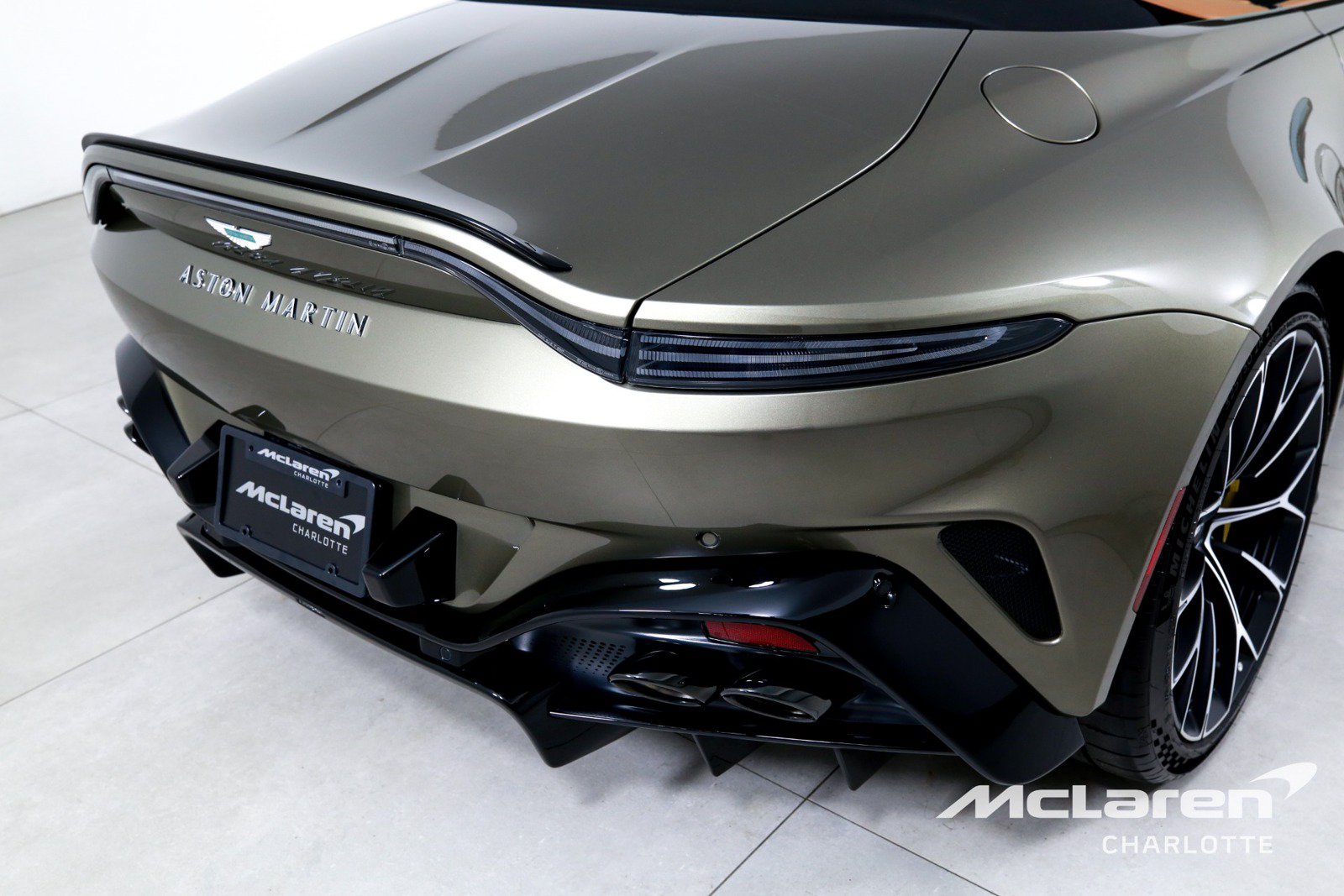 Used 2026 Aston Martin V8 Vantage S RWD image 32