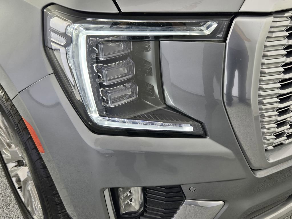 Used 2023 GMC Yukon XL Denali image 10