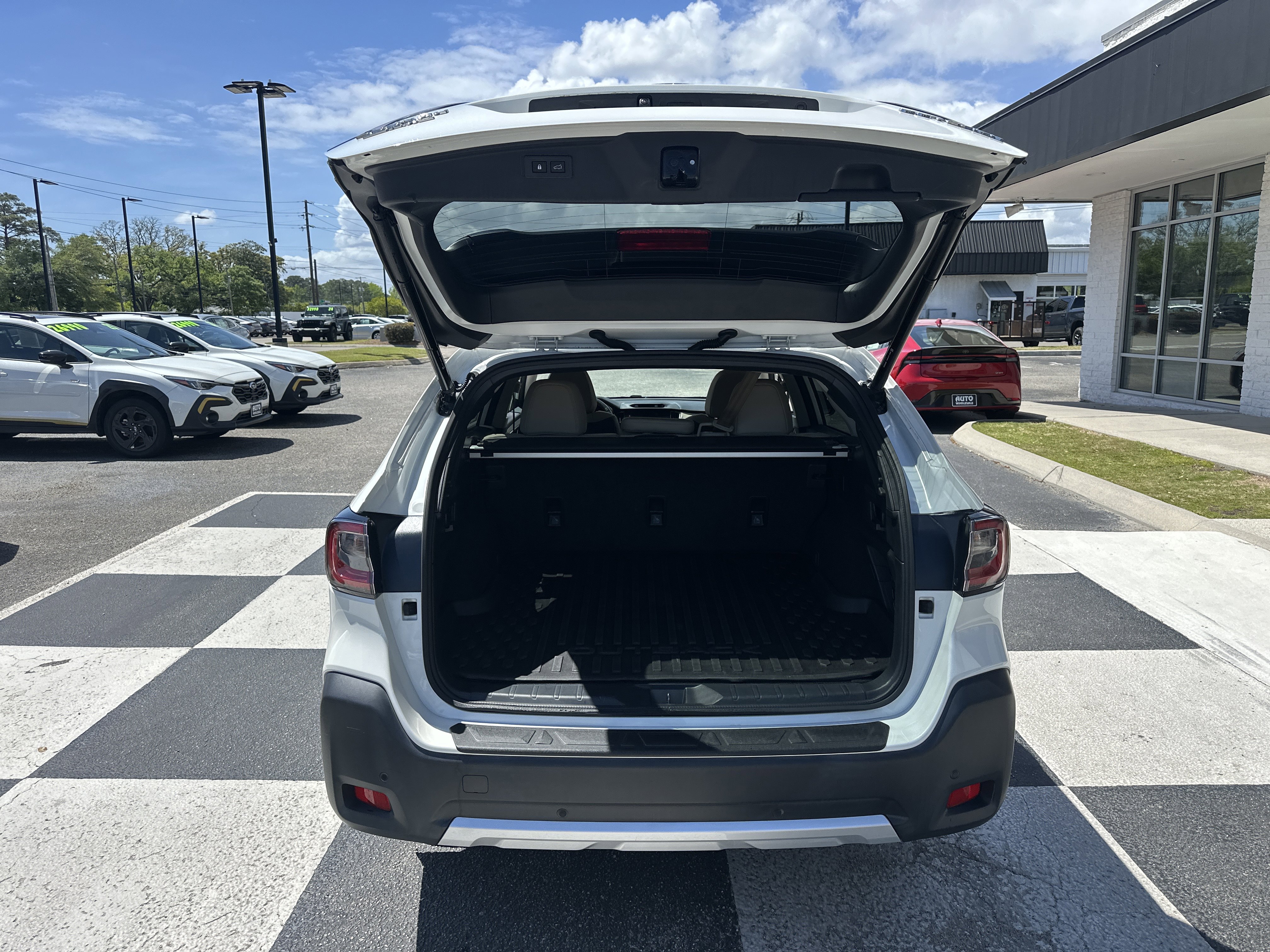 Used 2023 Subaru Outback Limited image 5