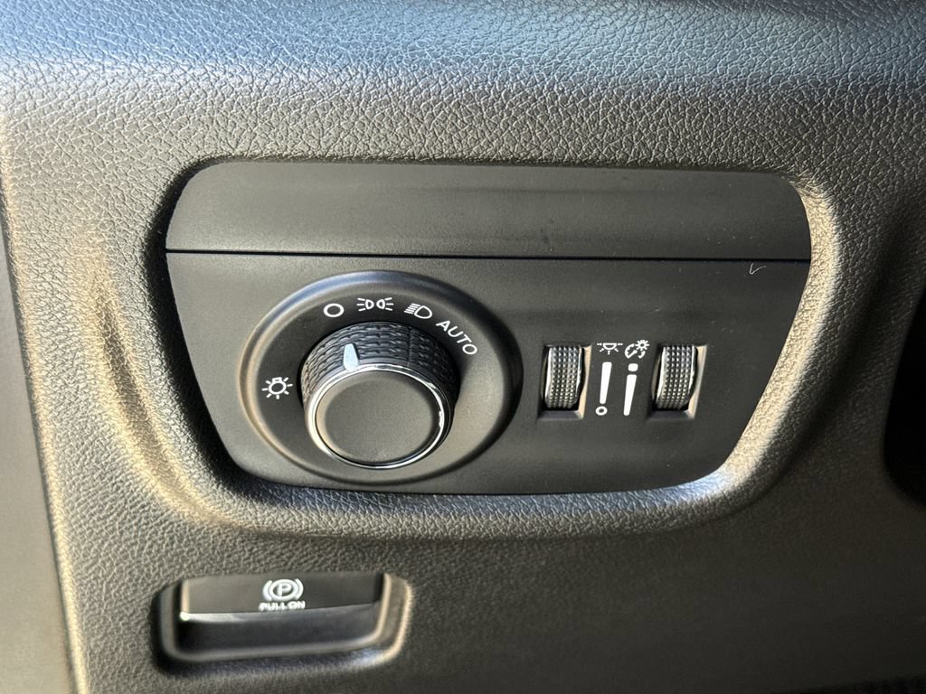 Used 2024 Jeep Grand Cherokee Altitude RWD image 22