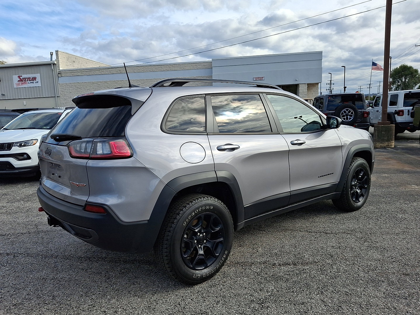 Certified 2022 Jeep Cherokee Trailhawk w/ Premium Leather Package image 8