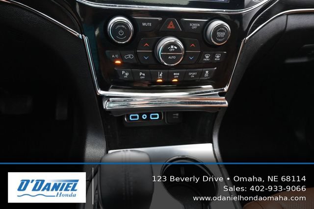 Used 2019 Jeep Grand Cherokee Summit AWD/4WD image 32